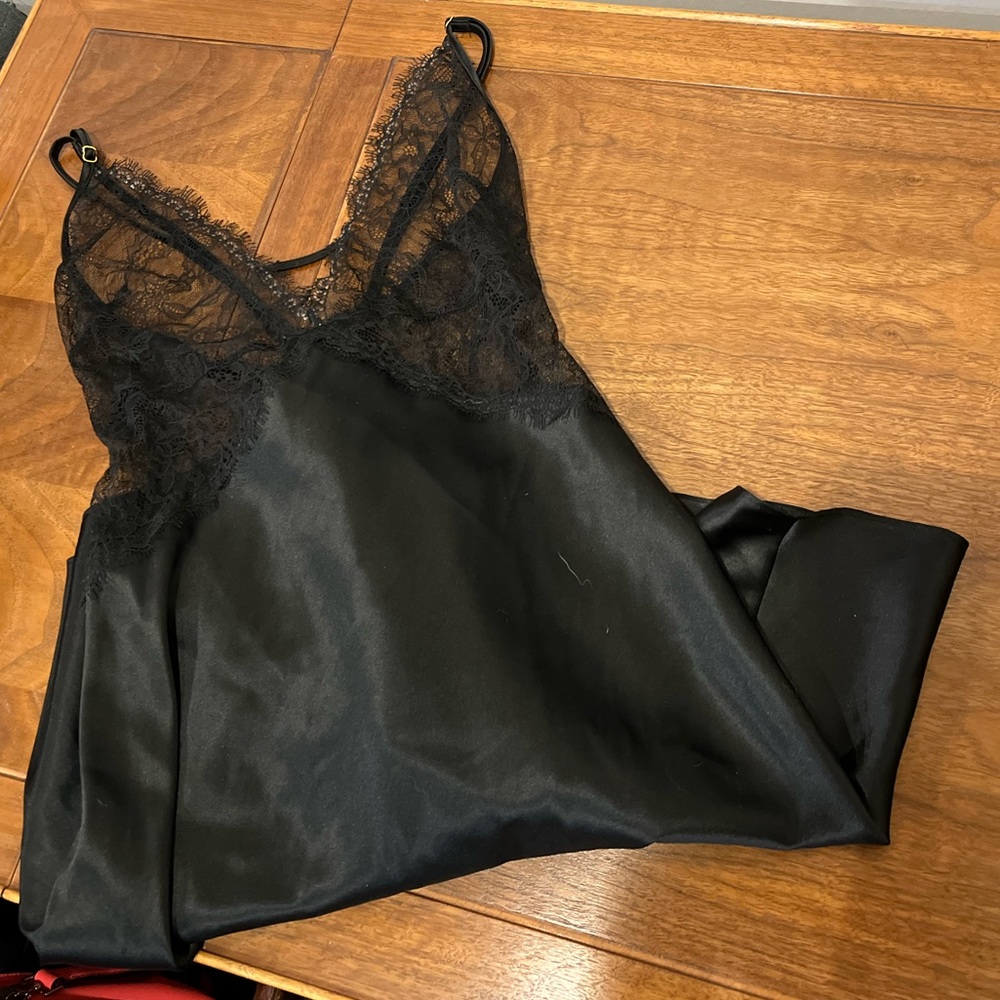 Victoria’s Secret medium slip
